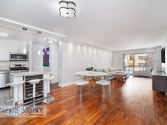 400 E 56th St APT 10G