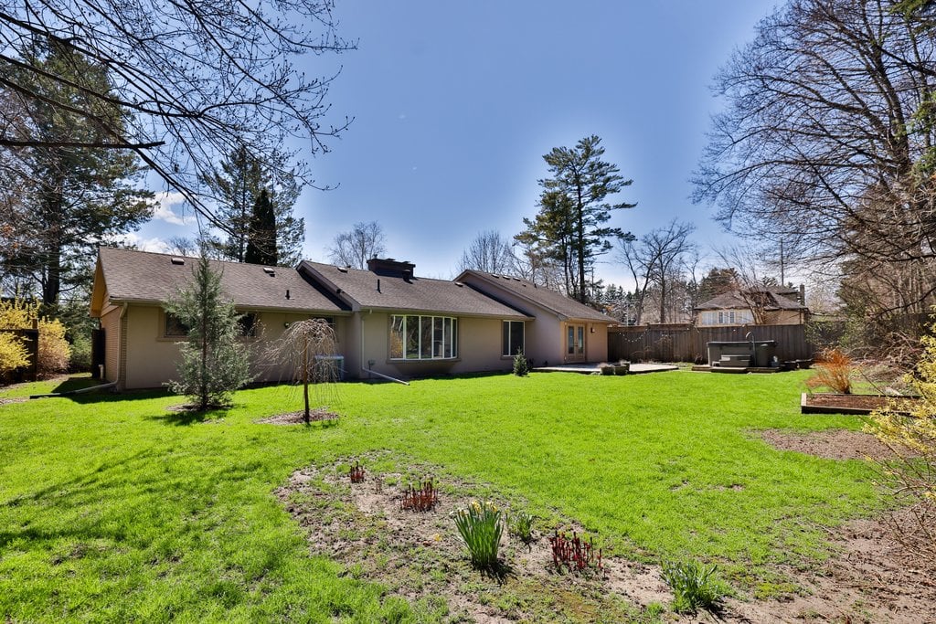 35 Hollyrood Heights Dr