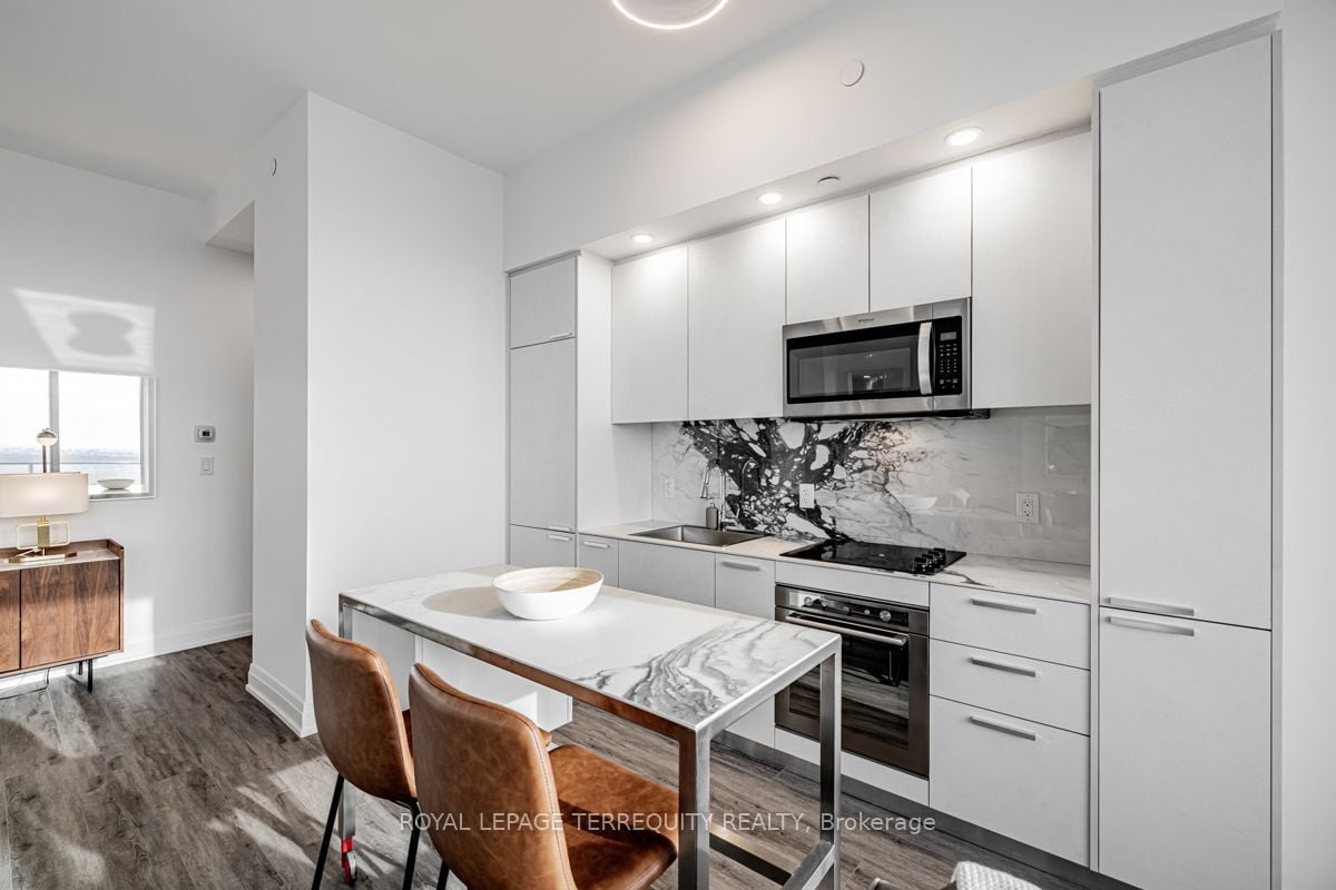 BEAUTIFUL CORNER PENTHOUSE