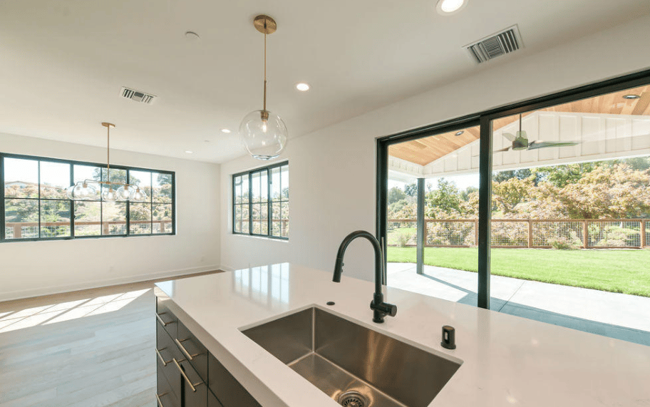 12 Vientos Rd, Camarillo, CA 93010