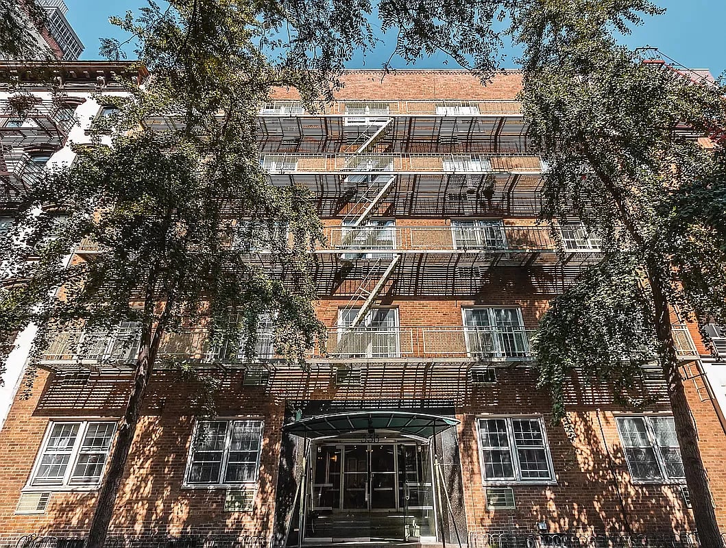 333 East 54th Street Unit: 1C