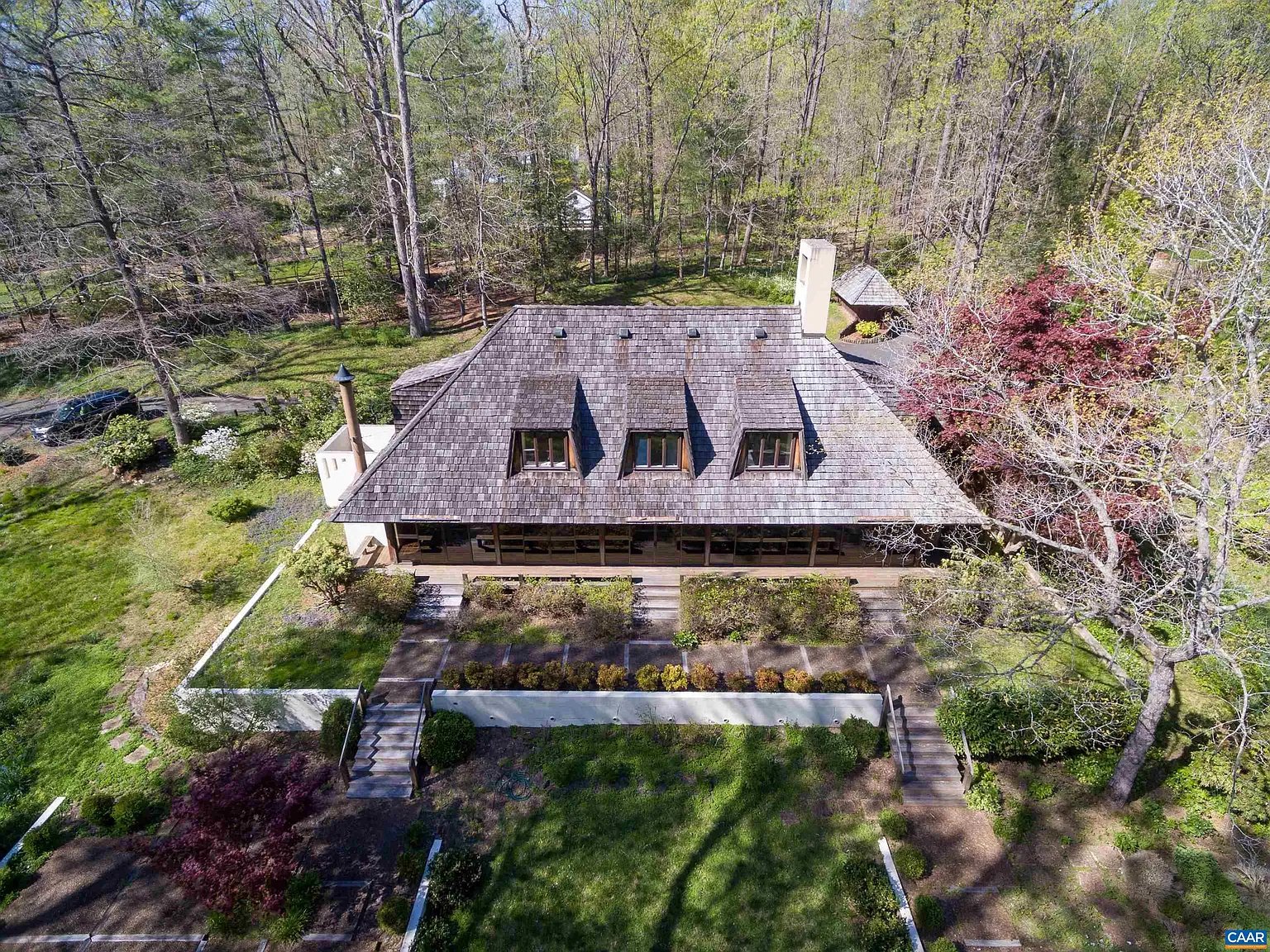 945 Old Garth Rd