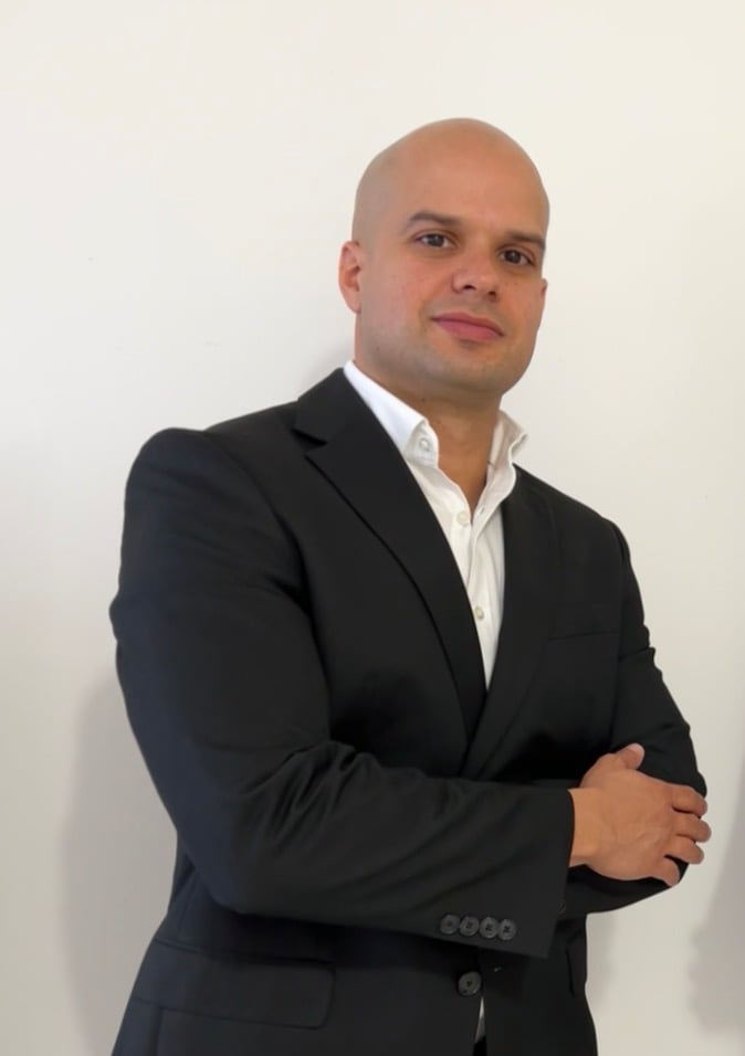 Adrian Erazo Miami, FL Real Estate Agent Headshot
