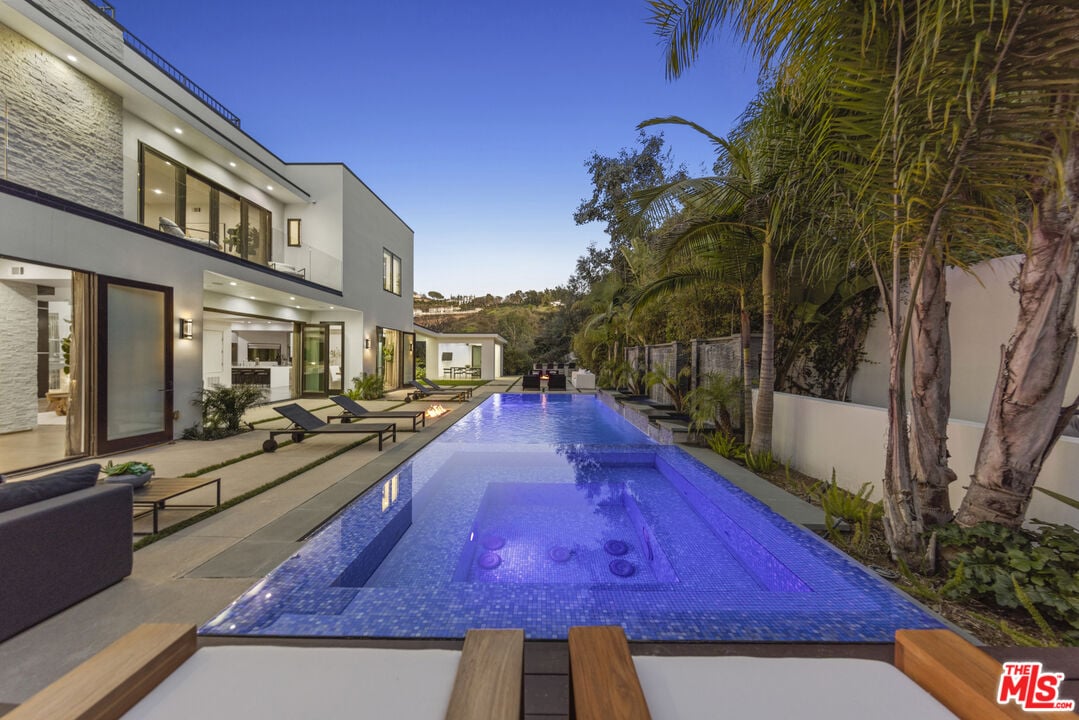  9586 Shirley Ln