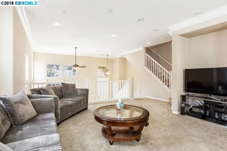 210 Summer Ln