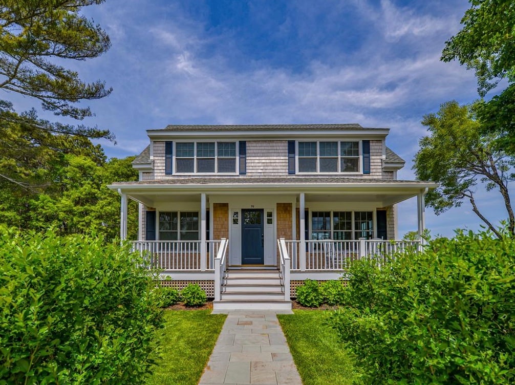 70 Curtis Ln