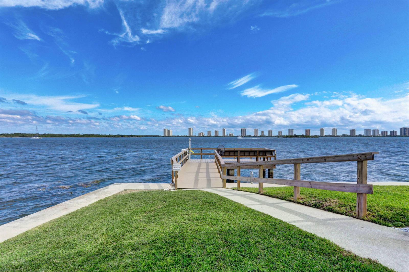 100 Shore 307 Ct
