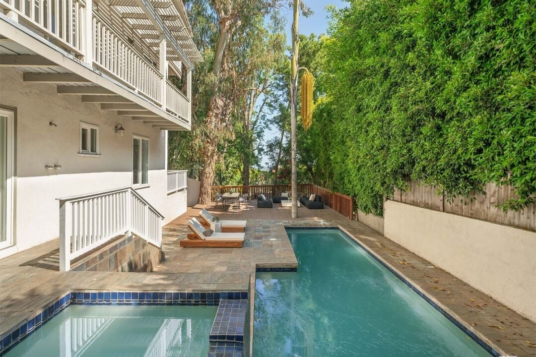 Windmere Pavilion, St Ives Dr, 90069