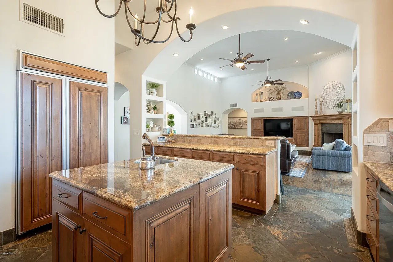 6115 E SHANGRI LA Rd