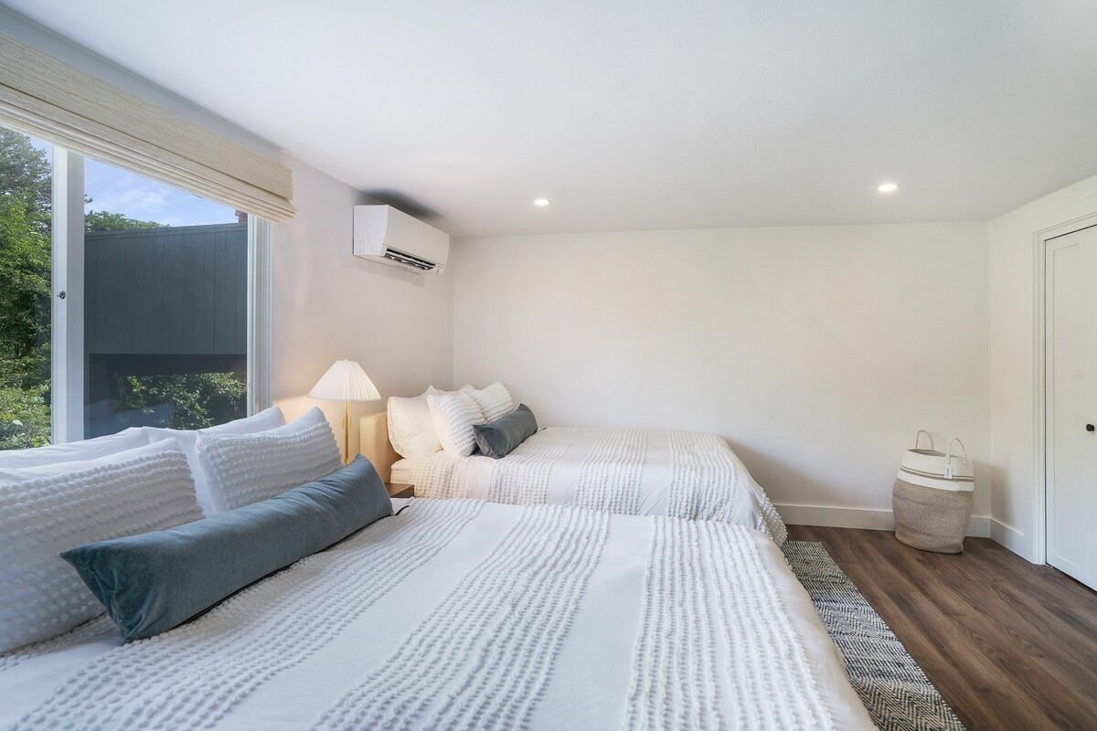 Oak Bluffs Renovated Retreat