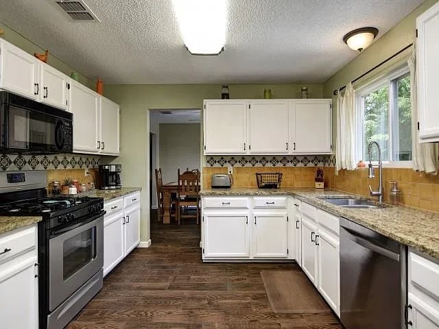 12029 Lincolnshire Dr