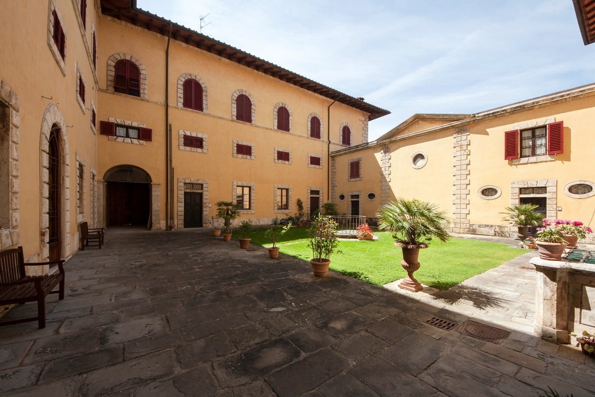 Period Villa Apartment With Private Garden