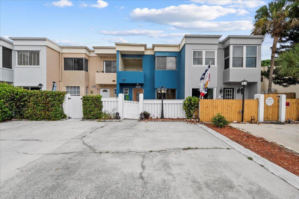 12710 Peconic Ct