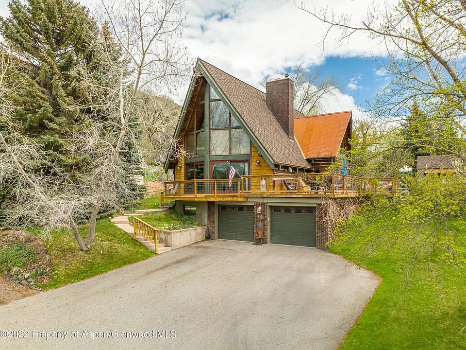335 Vista Dr