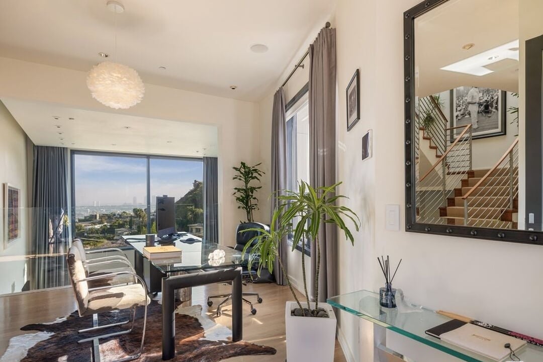 Aria Manor, Sunset Plaza Dr, 90069