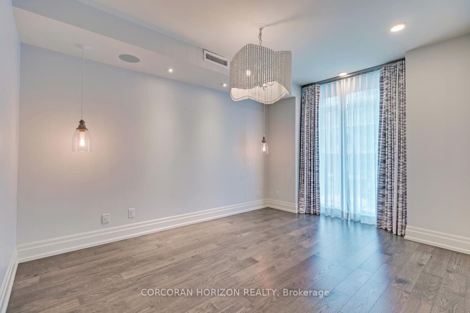 GRAND TOWNHOUSE IN THE ANNEX