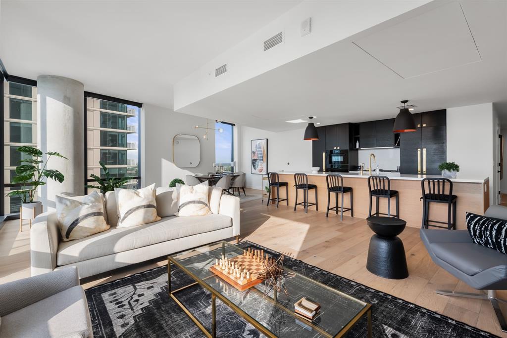 70 Rainey St #2606