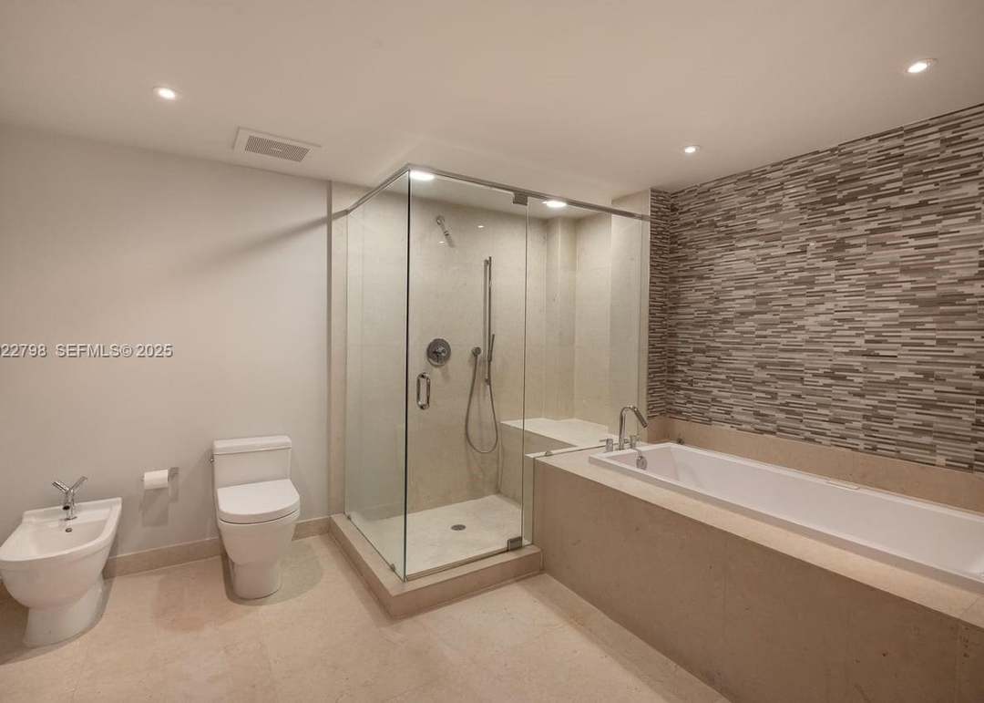 465 Brickell Ave #5701