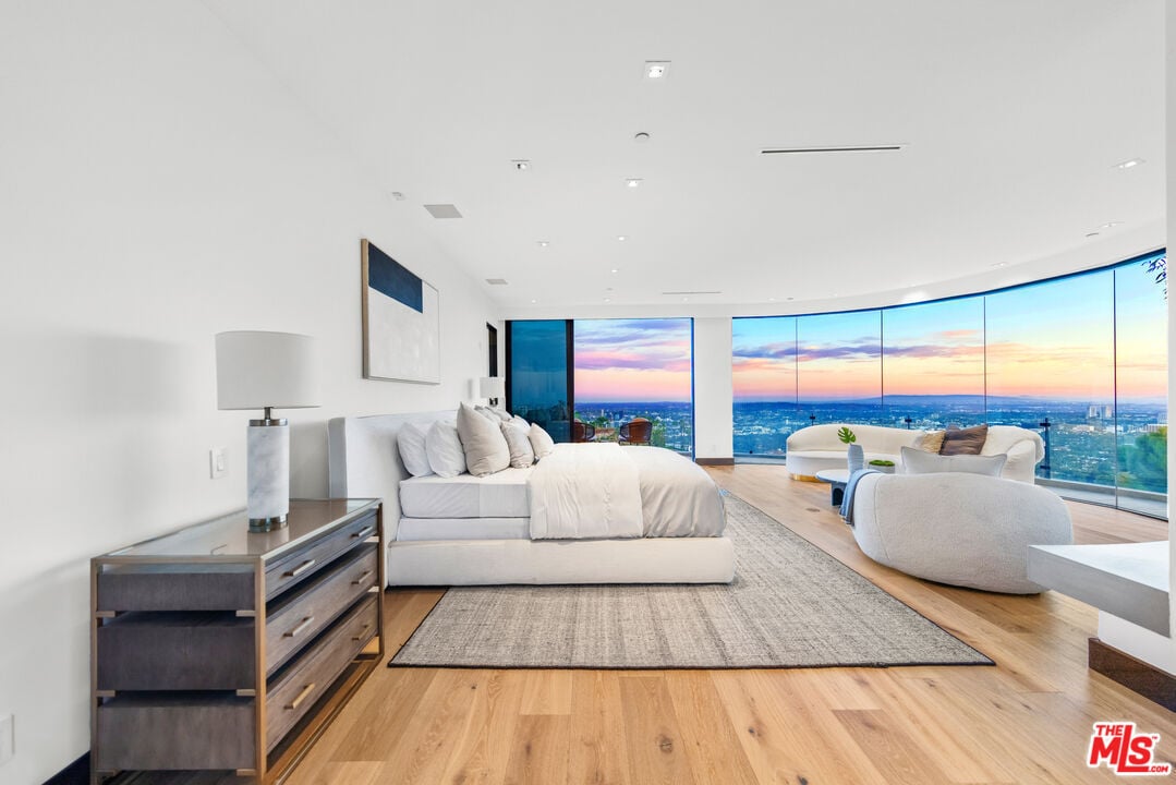 9374 Beverly Crest Dr