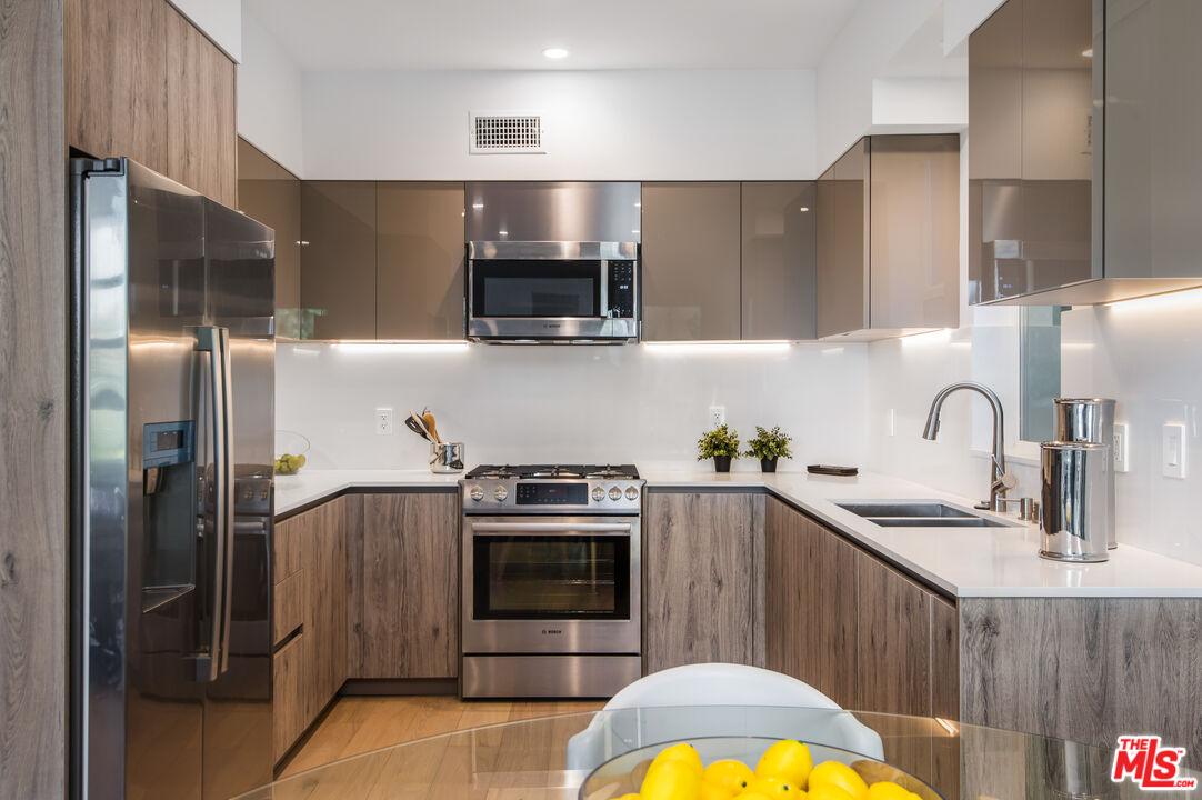 1367 N Alta Vista Unit: 301