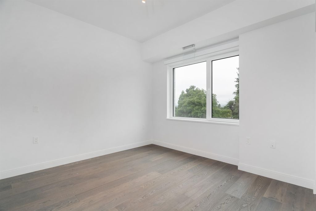 478 W 33rd Ave