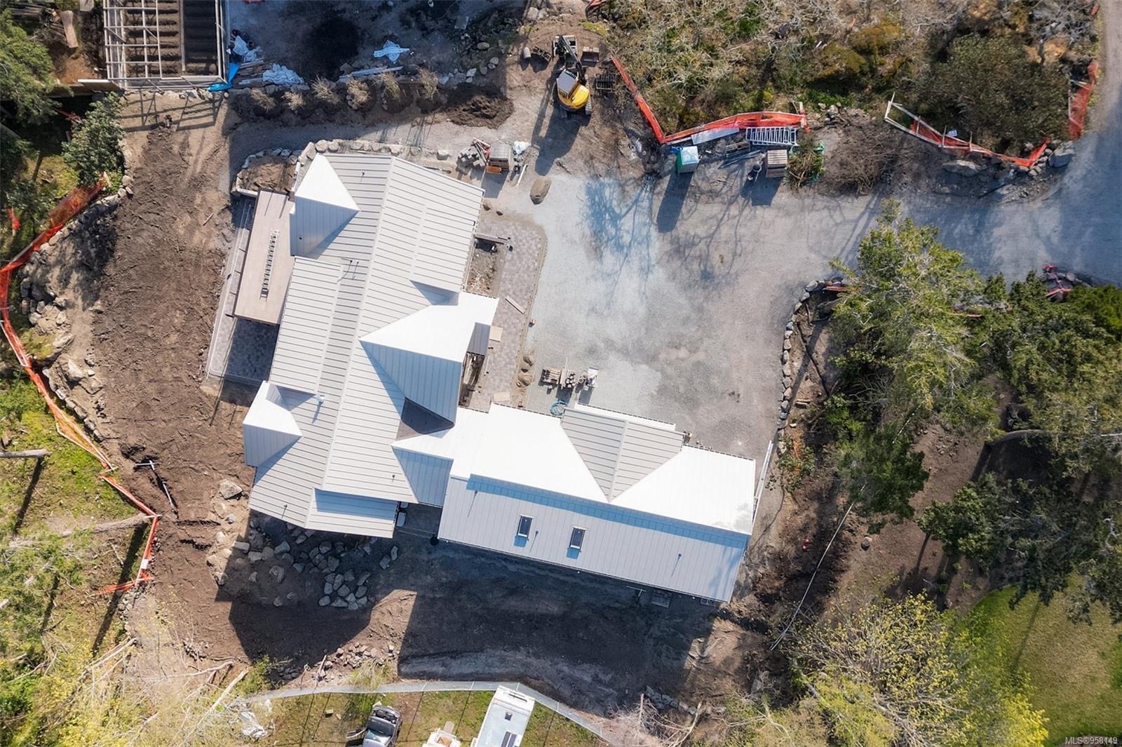 2789 Arbutus Rd