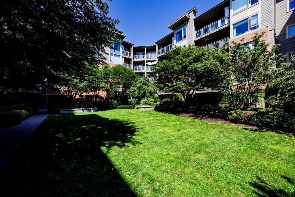 119 W 22nd St, #126