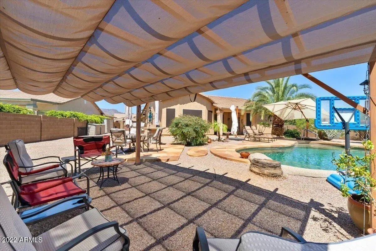 8256 S BLUFF SPRINGS Ct