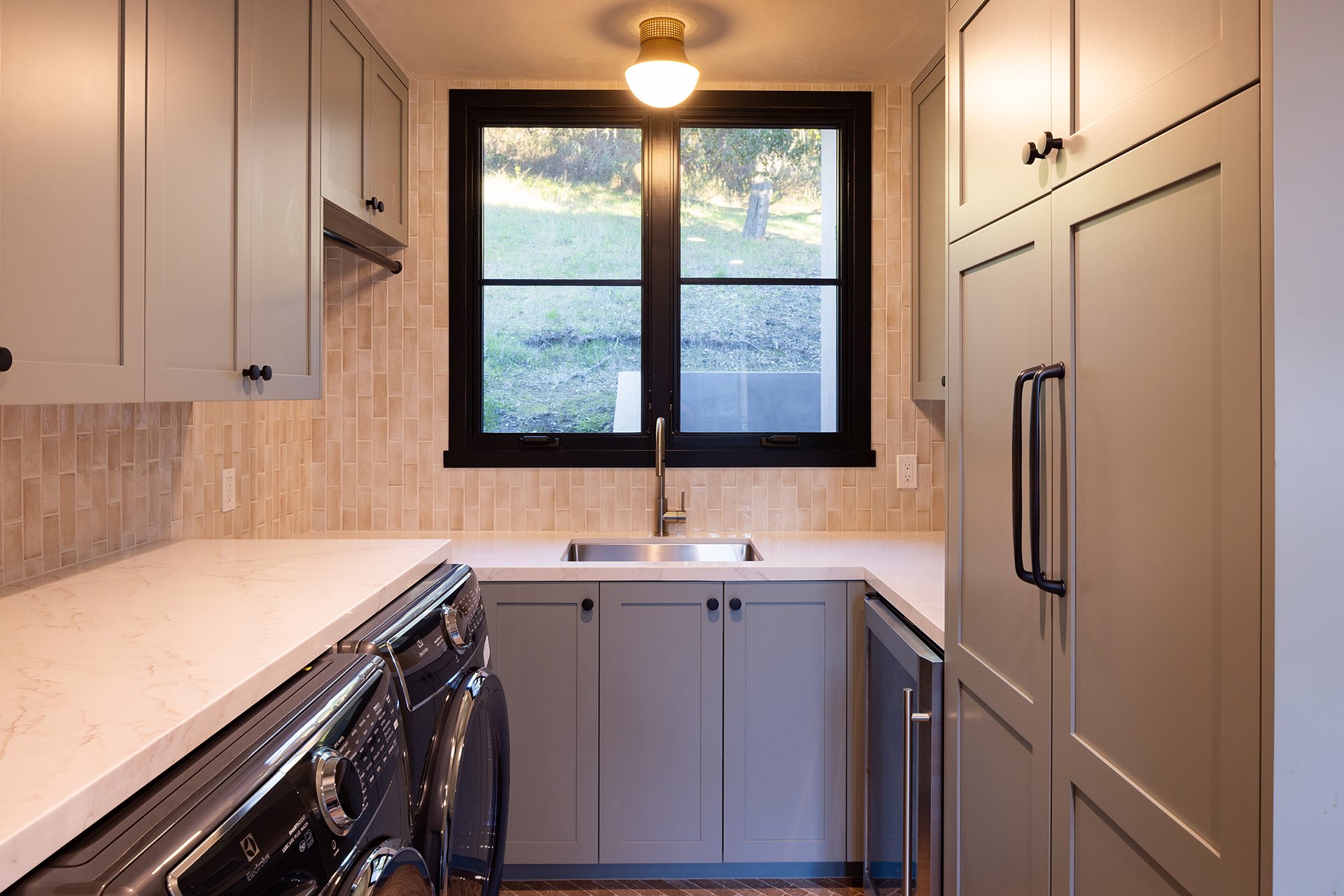 Este Canada | A Tehama Compound