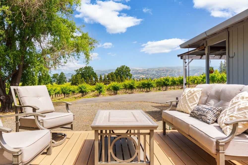 725 Lytton Station