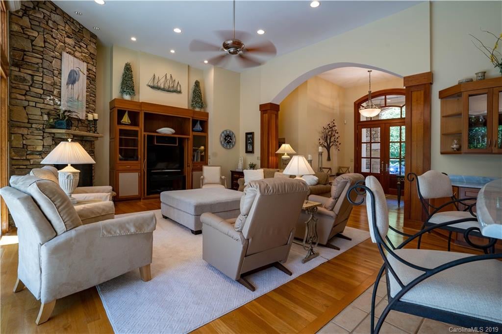 124 Gladstone Springs Rd
