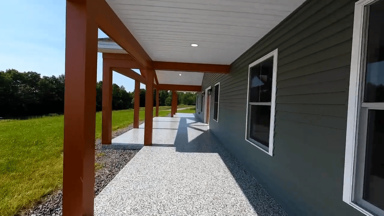 Welcome to 21 Mia Ridge in Sidney Maine 🏡