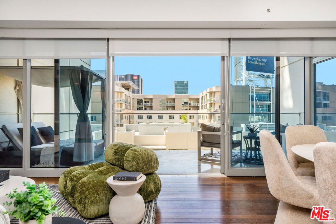 6250 Hollywood Blvd, #10L