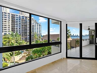 520 Brickell Key Dr #A604