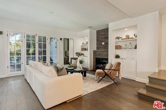 5860 Carolus Dr