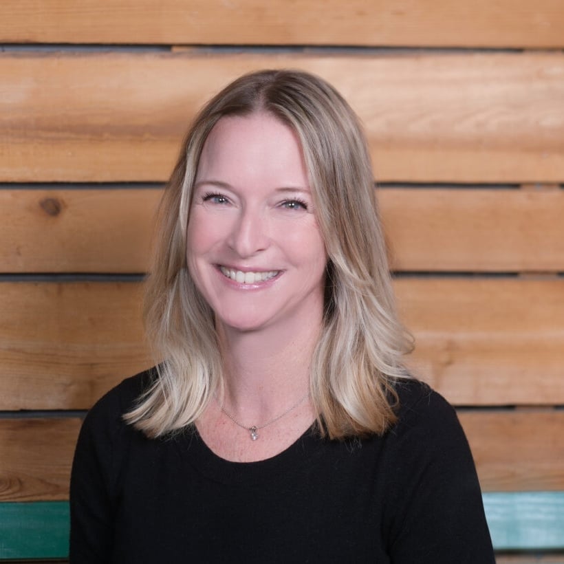 Mesha Swart Newport Beach, CA Real Estate Agent Headshot