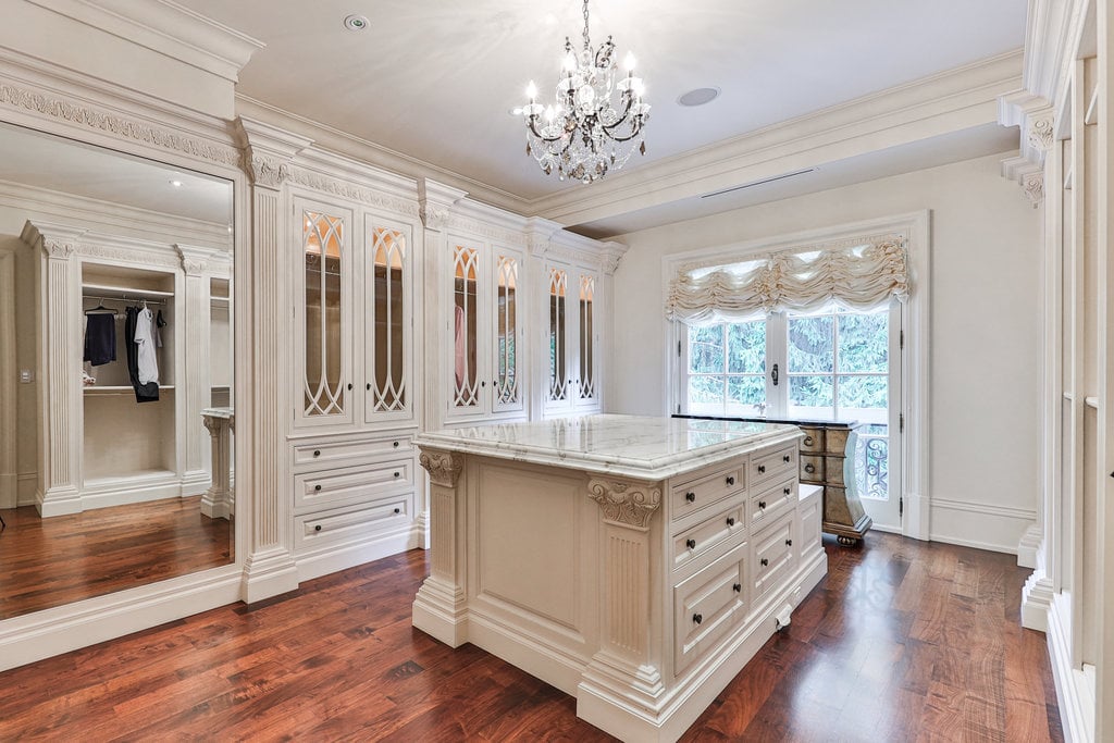 489 Lakeshore Road East