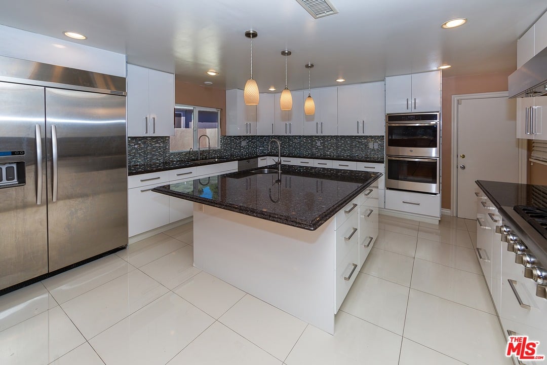 9132 Hillsboro Dr