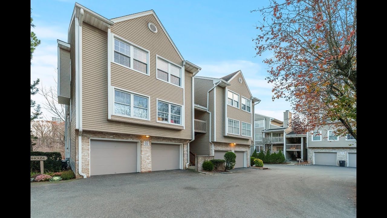 *** SOLD *** Gorgeous Townhouse at Windsor Square in Palisades Park, NJ!