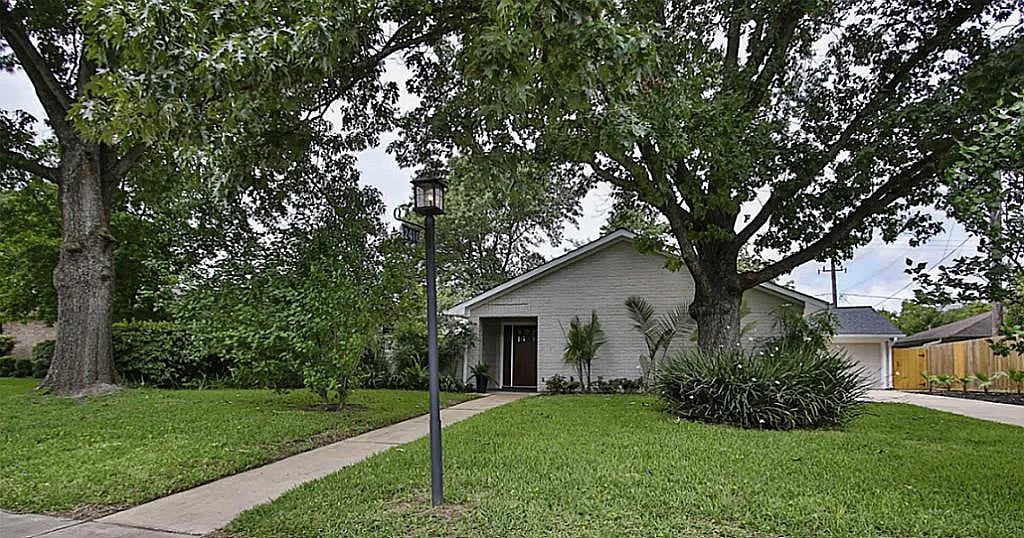 2410 Briarbook Dr