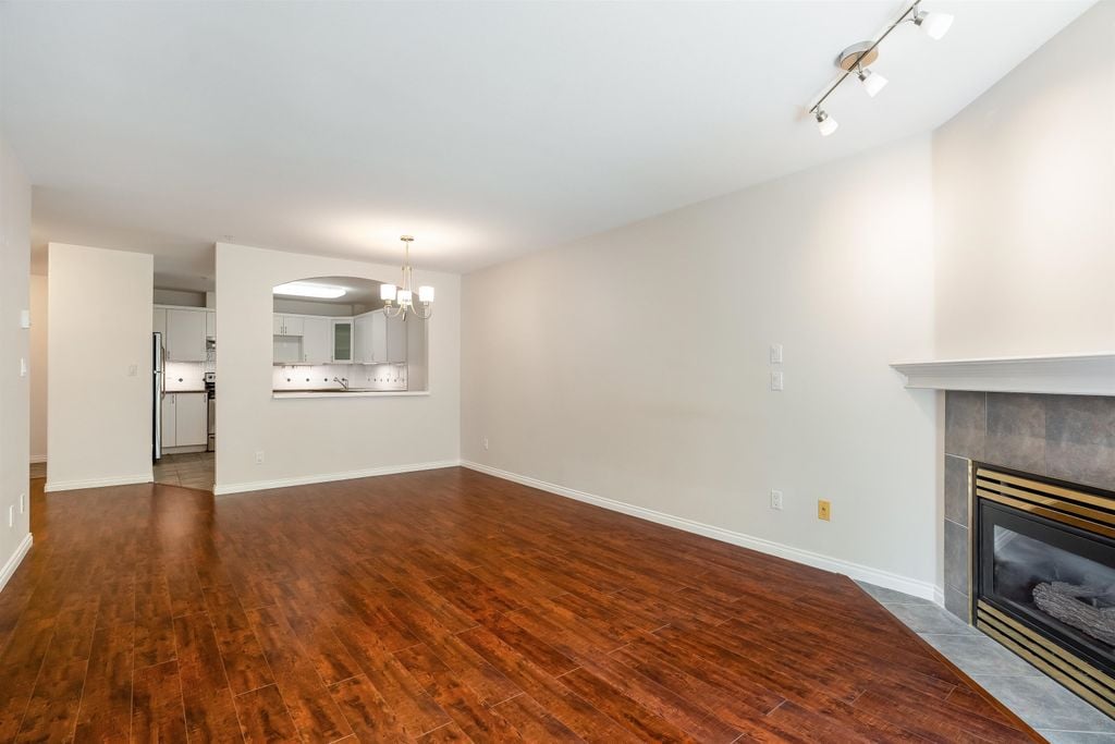121 Shoreline Cir, #408