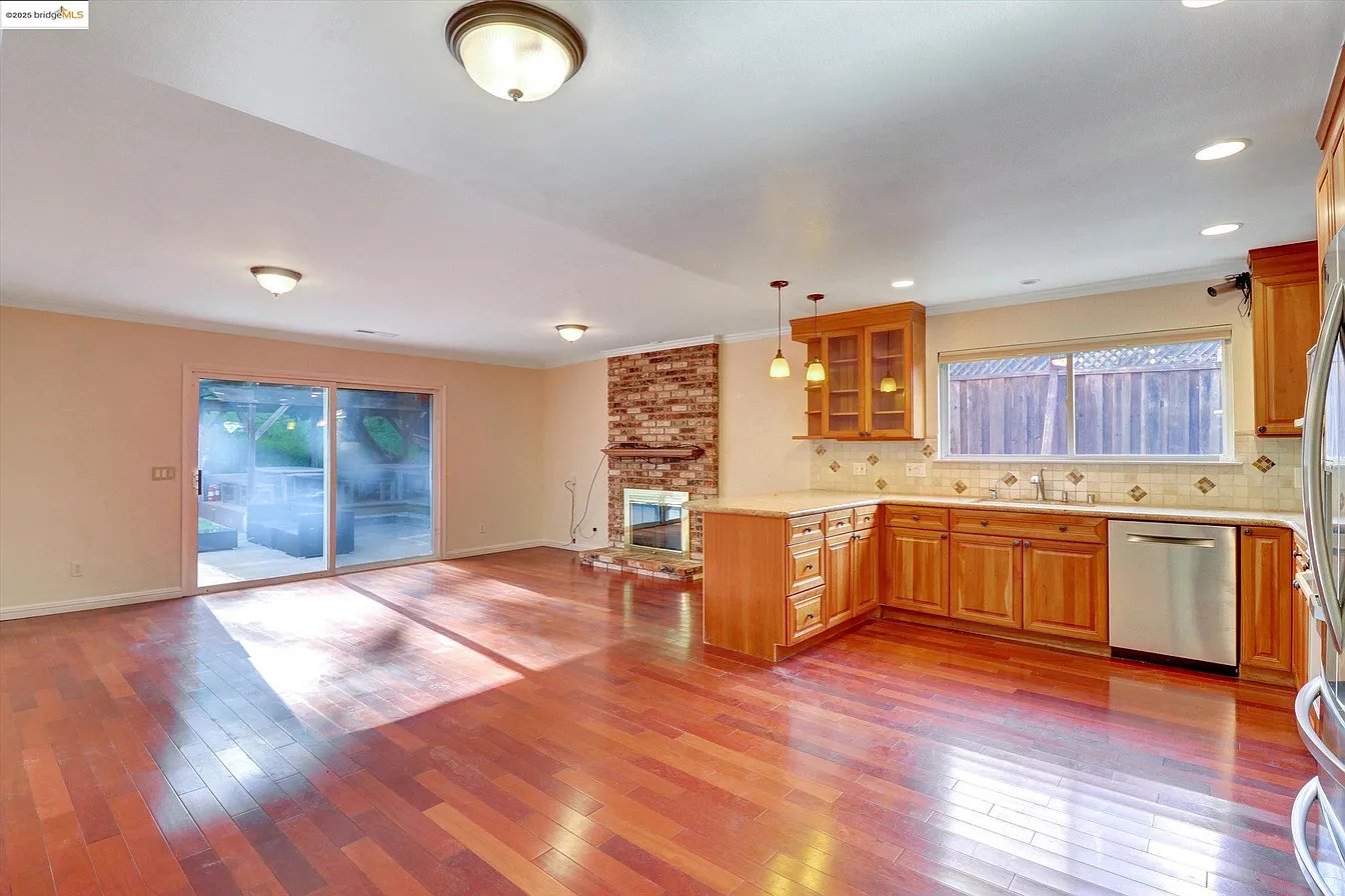 8153 Surrey Ln