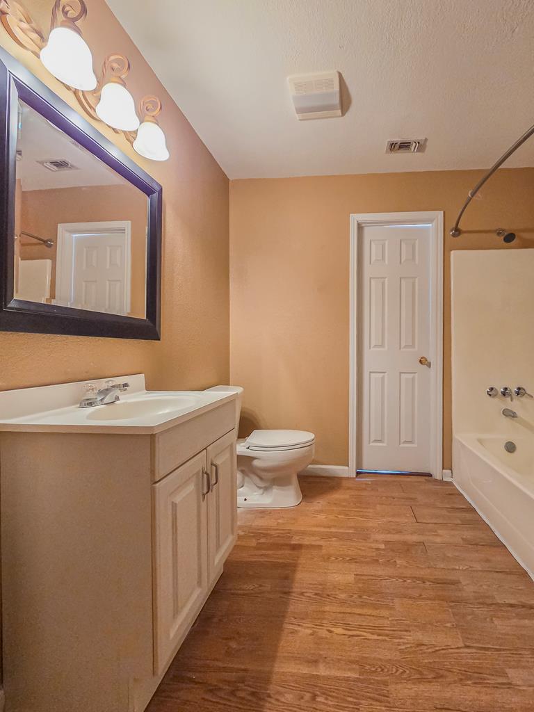 2101 Pershing Cir