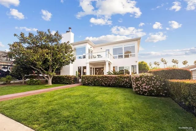 4451 Santa Monica Ave