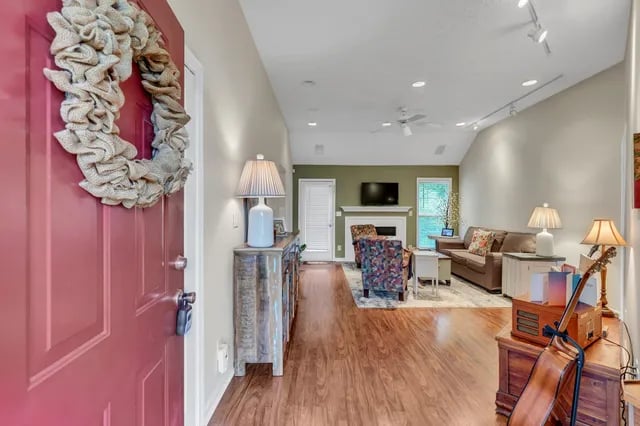 2649 Danbury Cir