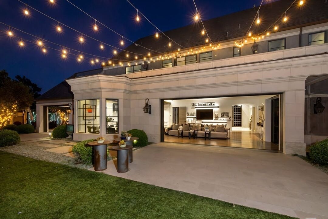 Stone Ridge Ln, 90077