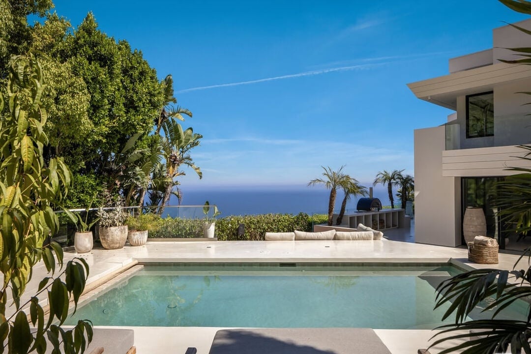 Meridian Manor, Encinal Canyon Rd, 90265