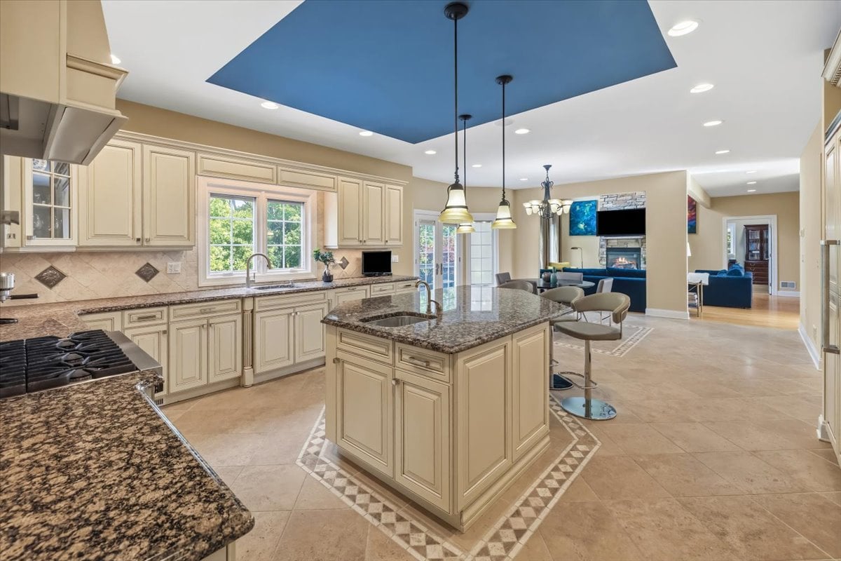4 Centennial Ct, Totowa, NJ