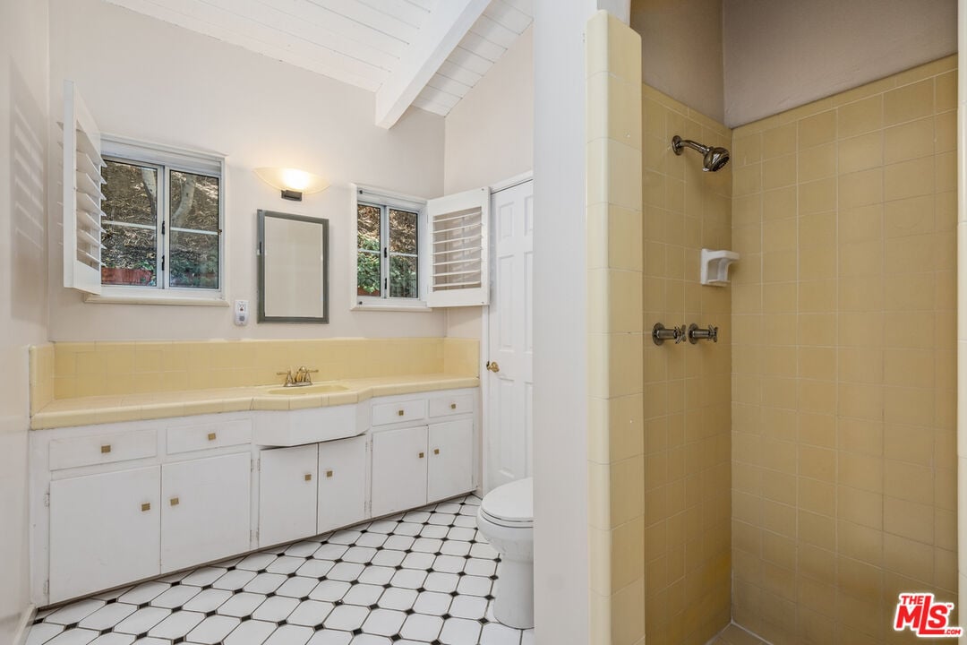 1115 N Beverly Gln
