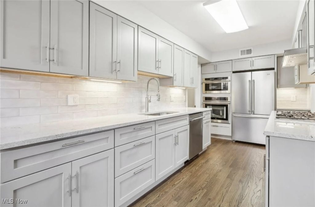 2560 N Moreland Blvd #205